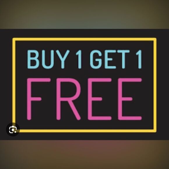 Vintage Trifari Crown Silver Round Clip On Earrings - Picture 2 of 8